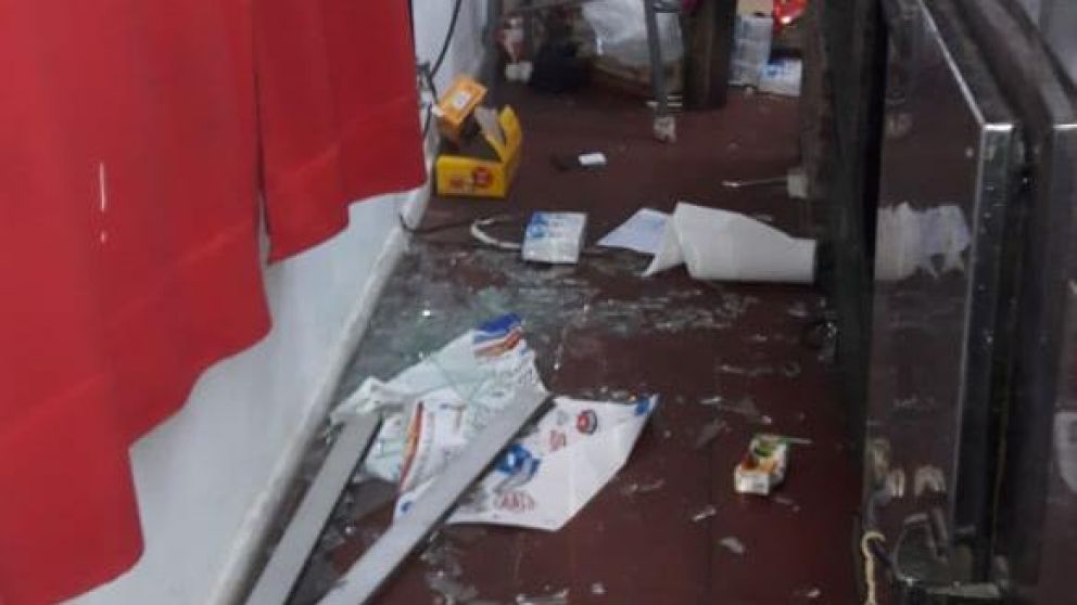 Los cuatro que provocaron los destrozos fueron detenidos.