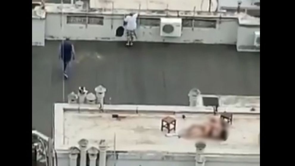 Los chicos no pudieron aguantarse y cumplieron su fantasía.