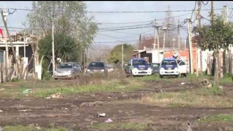La policía llegó al barrio "14 de febrero" por el llamado de la madre de la víctima (Imagen ilustrativa).