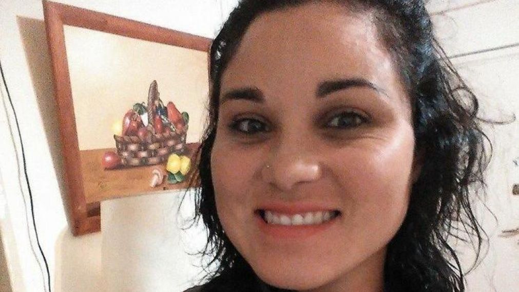 Gisel tenía en su cartera una copia de la orden de restricción impuesta por la justicia.