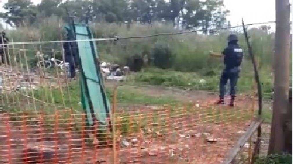 Los pesquisas policiales tuvieron que buscar al responsable del asesinato.