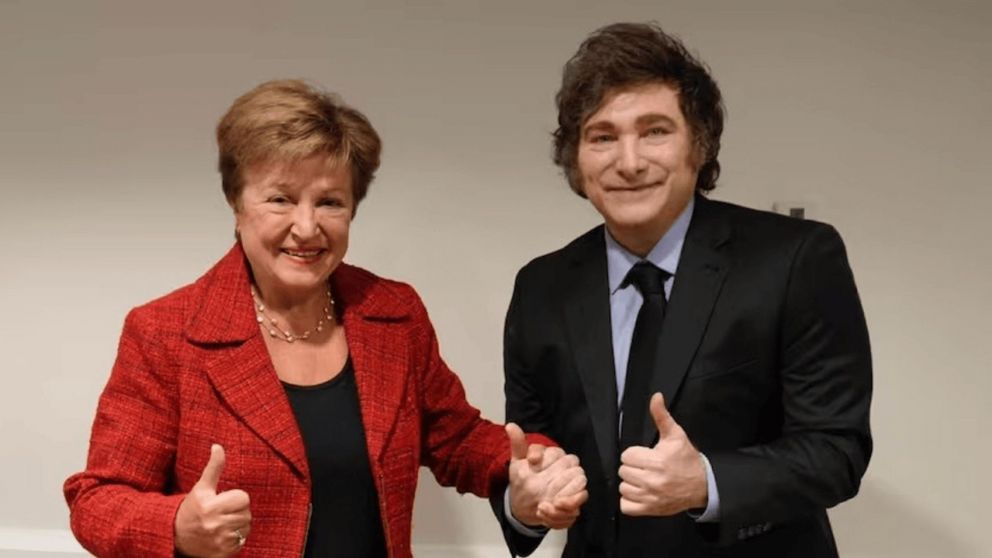 La directora gerente del FMI, Kristalina Georgieva, y el presidente Javier Milei (Archivo).