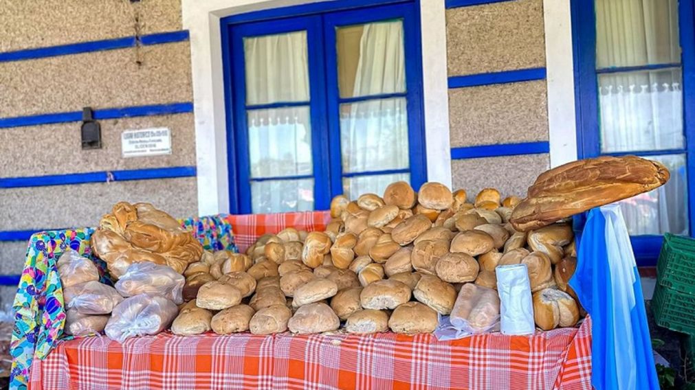 La tranquilidad de sus calles y el encanto de sus tradiciones hacen de este destino una parada obligada para los amantes de la vida rural y las fiestas populares.