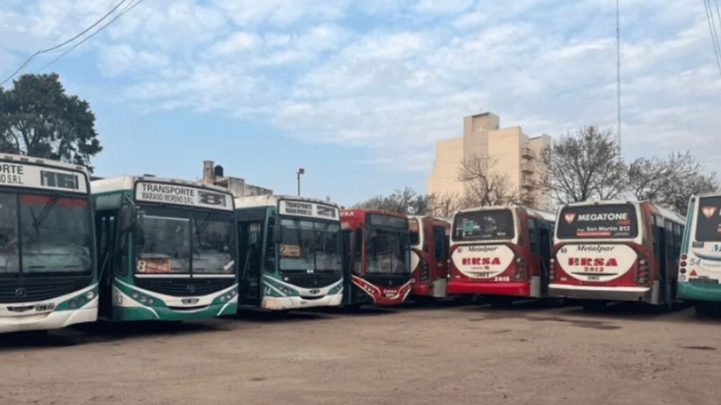 Hace días que la ciudad atraviesa un paro de colectivos (X).