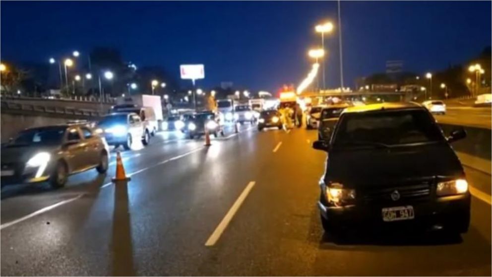Choque múltiple en la Panamericana provocó un dramático caos de tránsito (NA).