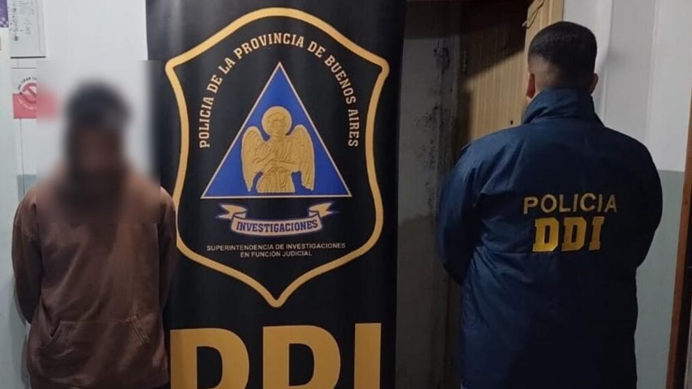 Este es el sujeto que resultó aprehendido por los investigadores policiales.