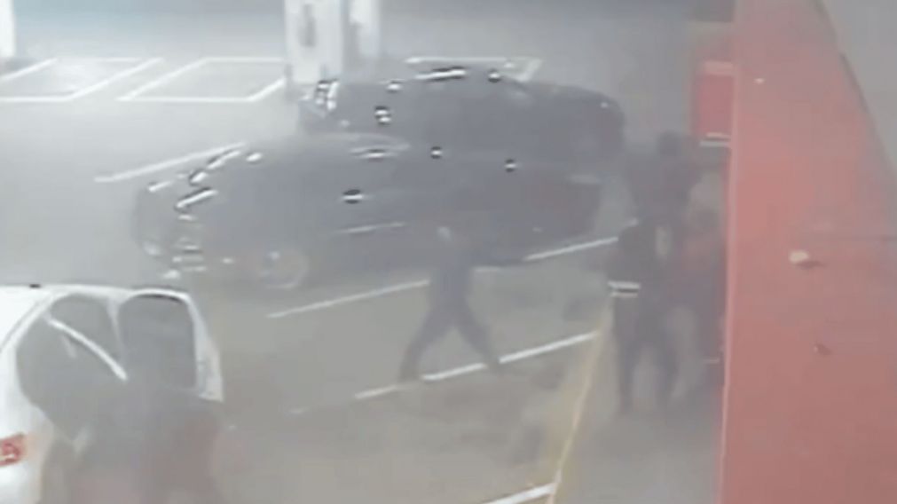 Los asaltantes quedaron filmados por una cámara de seguridad.