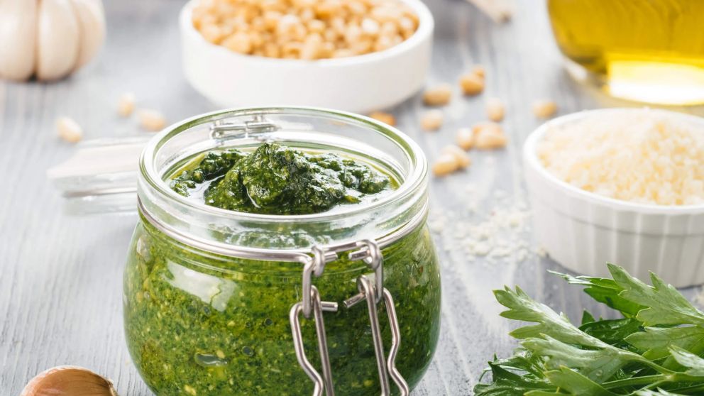 Receta de una riquísima salsa de ajo con perejil.