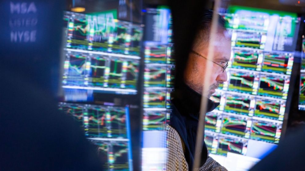 Fuerte suba del dólar, caída de bonos y acciones en Wall Street y aumento del riesgo país.