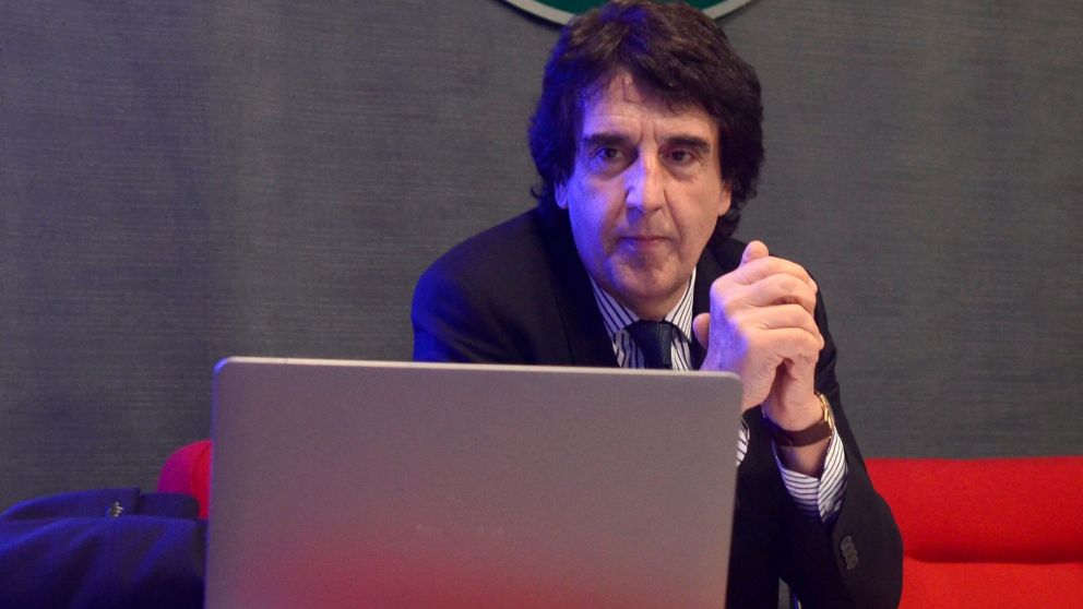 El ex presidente del Banco Nación acompañó a su hija a declarar (Fernándo Pérez Re/Crónica).