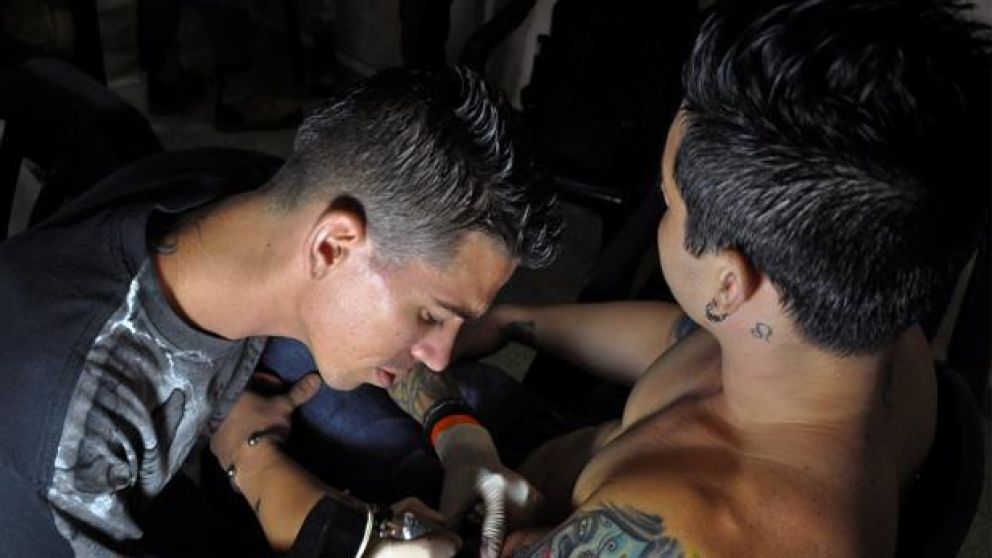 El hombre se realizó un tatuaje para ver si salvaba su matrimonio.