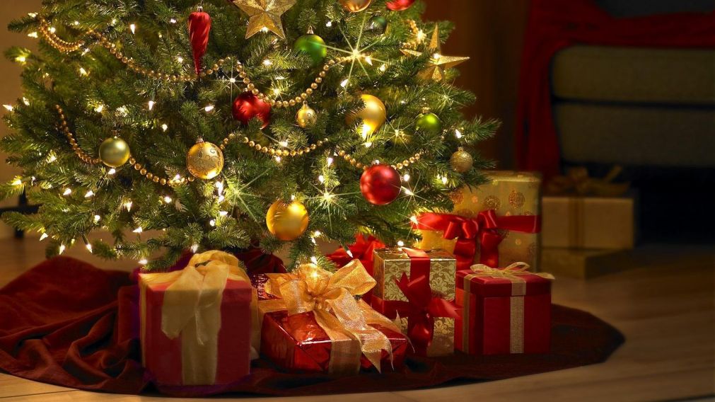El árbol, recién decorado, no había sido tocado por los presentes y Melanie afirma que el enigma de incidente la alteró sobremanera, asustándola (imagen ilustrativa).