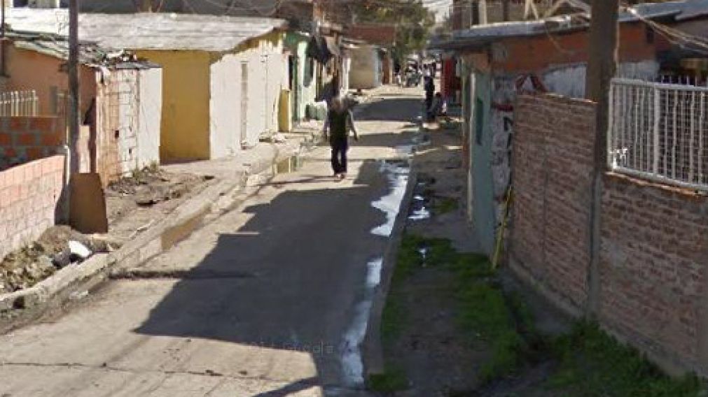 El interior del peligroso asentamiento en Villa Ballester.