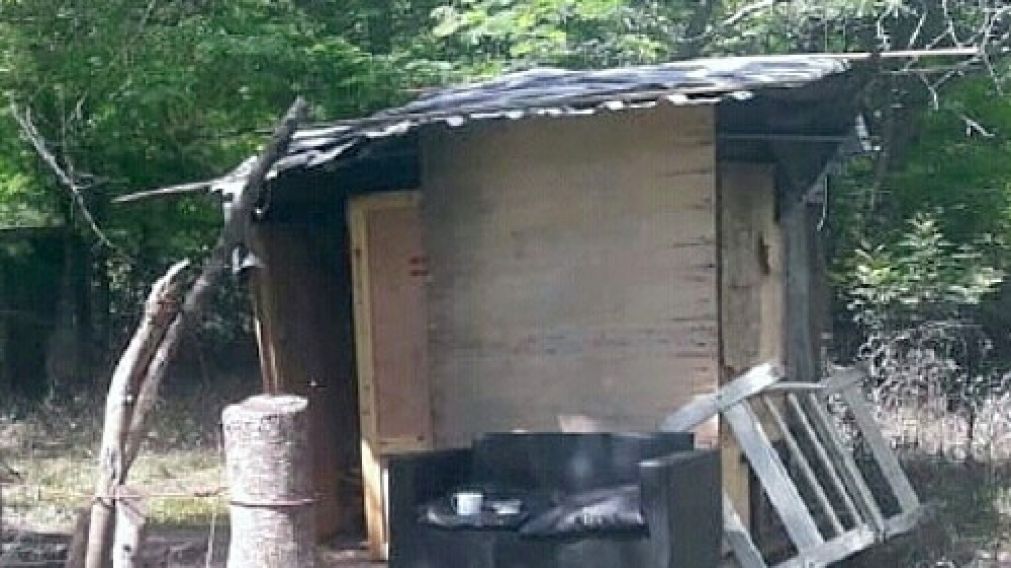 El despiadado homicida, de 34 a�os, se hab�a escondido en esta casilla.