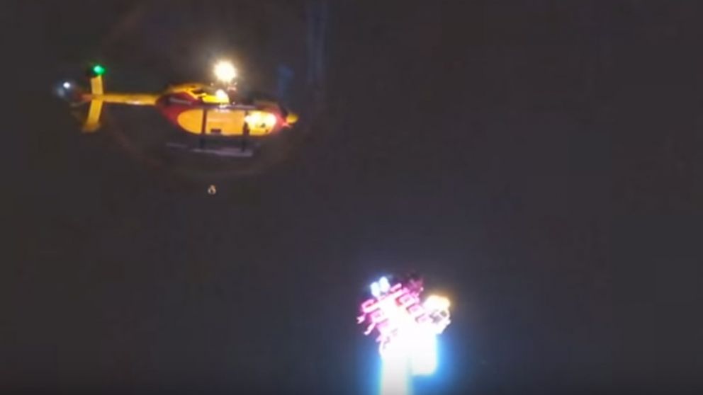 Tras las tareas de los bomberos, un helic�ptero tuvo que intervenir. (Captura de video)