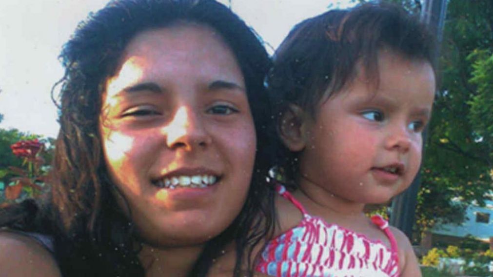 Marisol Reartes y su pequeña hija, de quien no se sabe nada.