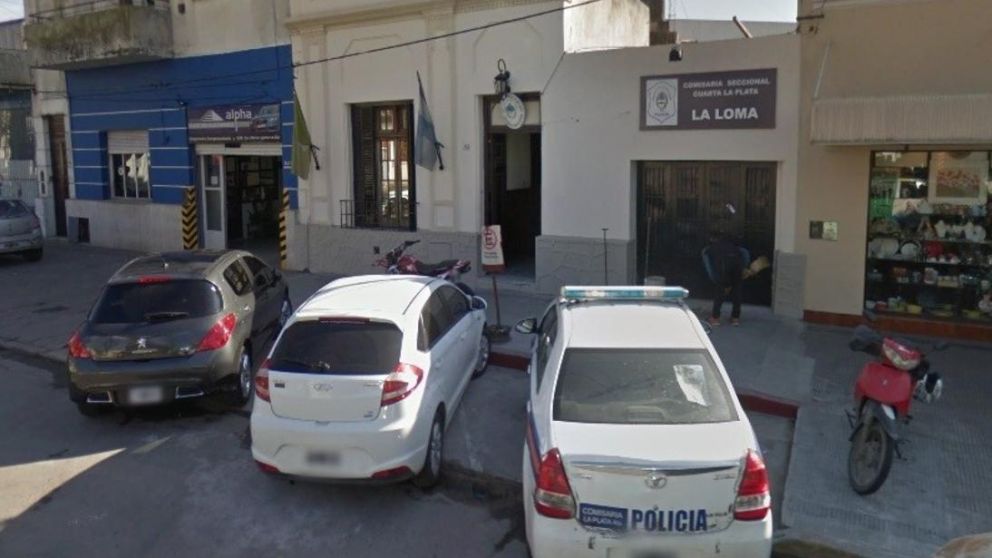 El oficial subayudante, De Rose trabajaba en la comisar�a 4� de La Plata y era el jefe de calle. (Google Street View)