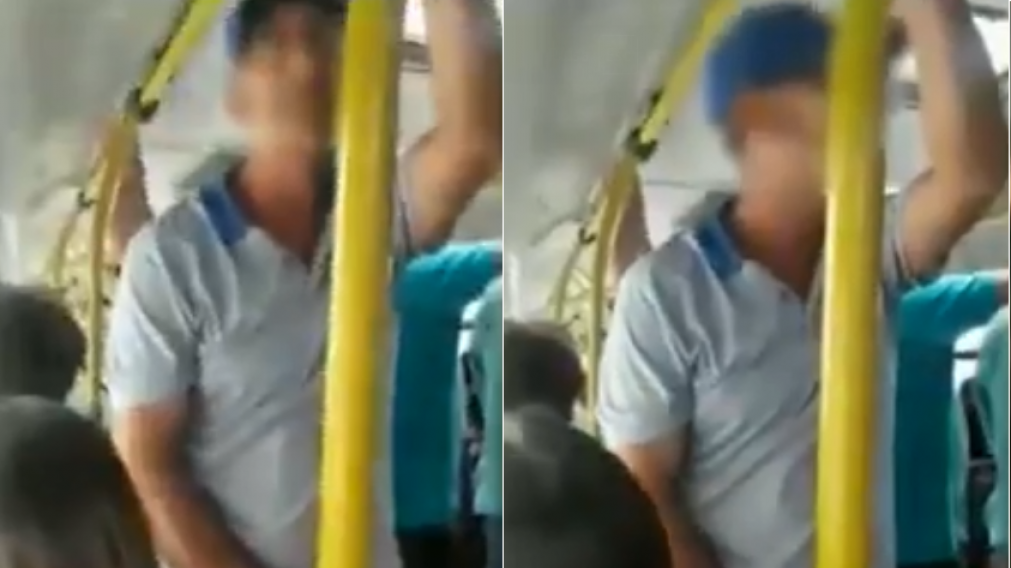 El hombre llevaba puesta una gorra y se reía cuando la mujer lo insultaba (Captura de video).