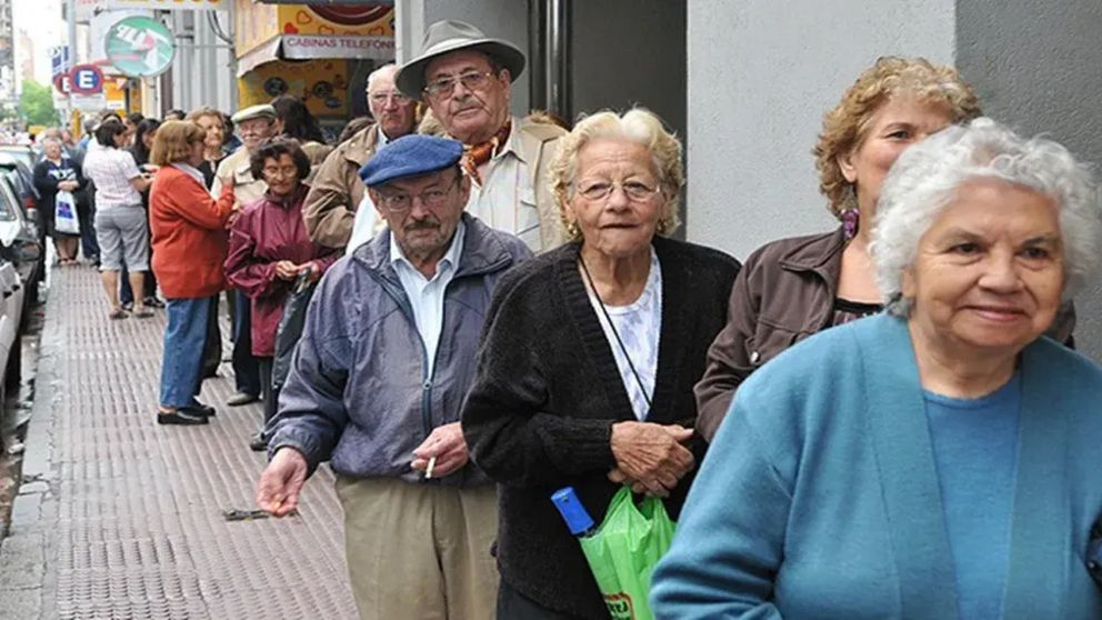 El Gobierno oficializó un aumento en las jubilaciones y pensiones en febrero: ¿De cuánto será la mínima?