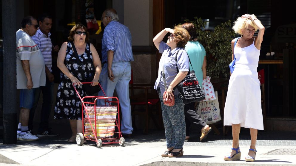 Todos a la búsqueda de la sombra. El mediodía fue insoportable (Jonatan Moreno-Diario Crónica).