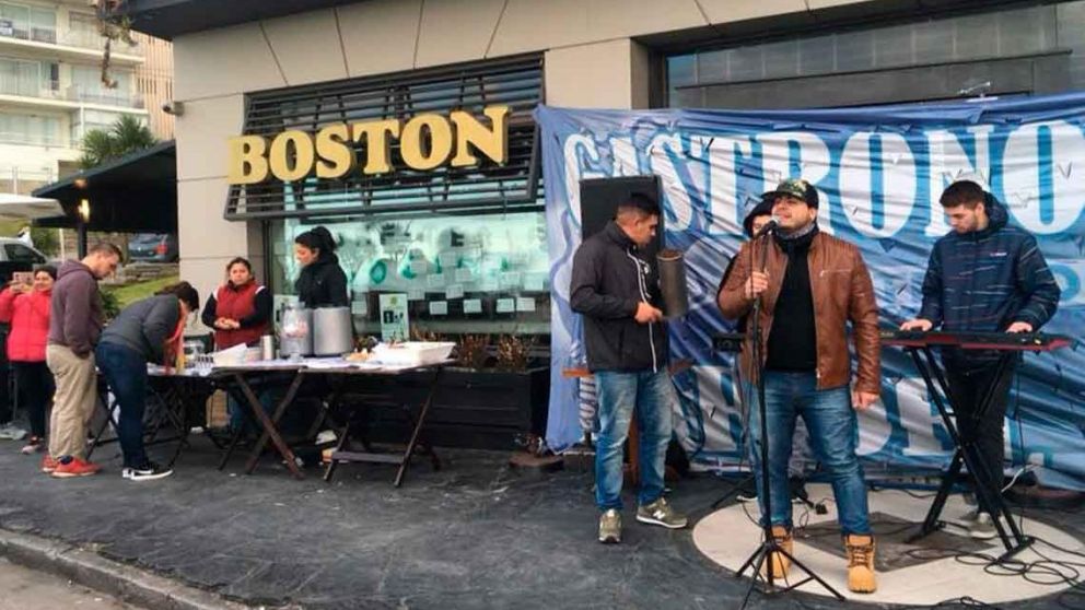 El llamado del dueño del local fue clave para suspender el desalojo.
