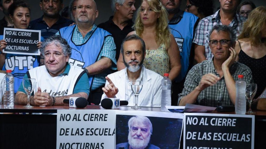 El secretario Nacional de UTE, Eduardo López reclamó en favor de las escuelas nocturnas. (Télam)