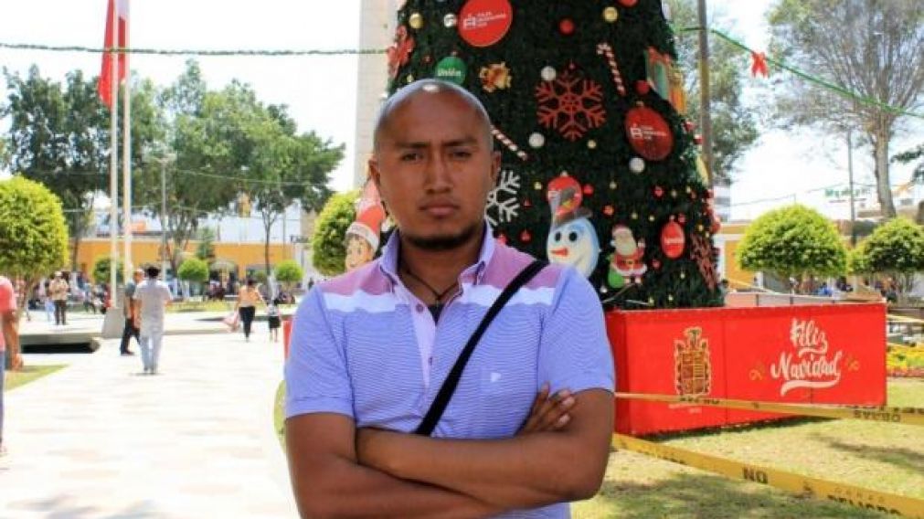 El peruano de 27 años dice estar feliz con el nombre que le pusieron por error.