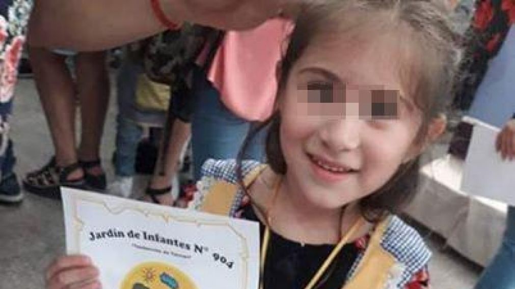 Nena recibió impacto de bala perdida en la cabeza: lucha por su vida
