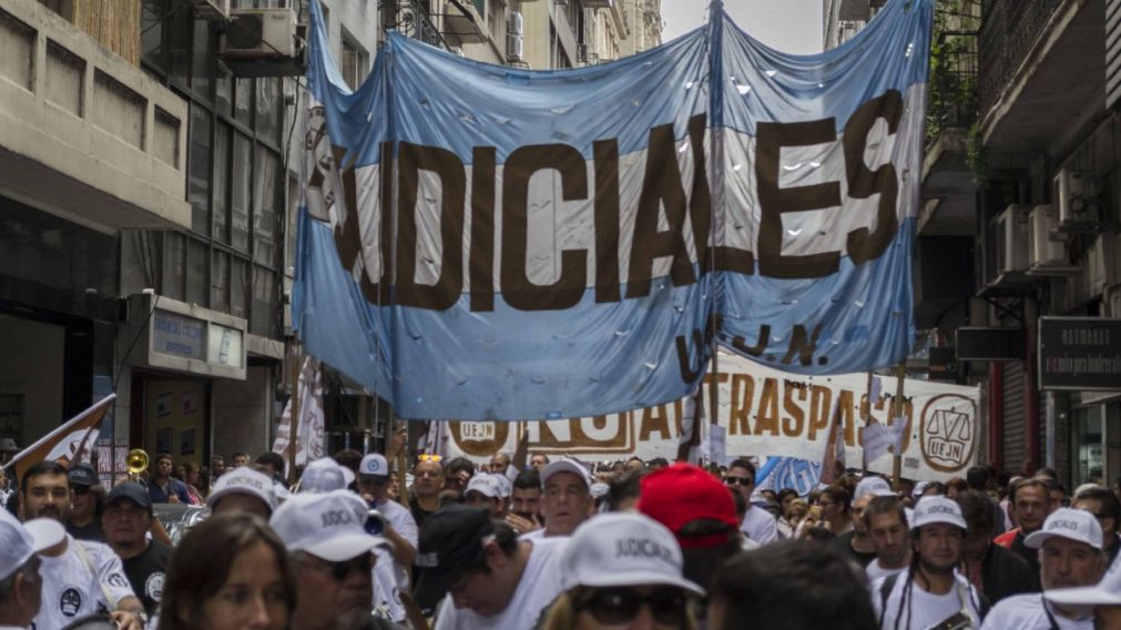 Los trabajadores esperan que el ejecutivo libere fondos.