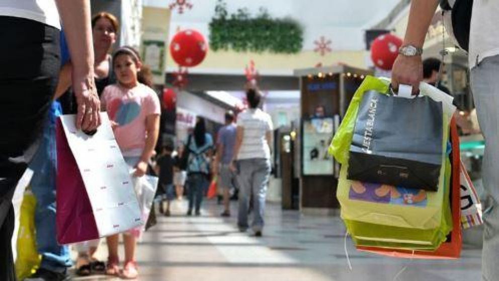 Las ventas en la modalidad online subieron un 4,3 %. (Télam)