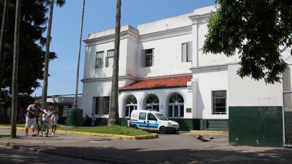 La mujer se encontraba en el patio de su casa y fue trasladada al hospital. (Captura).
