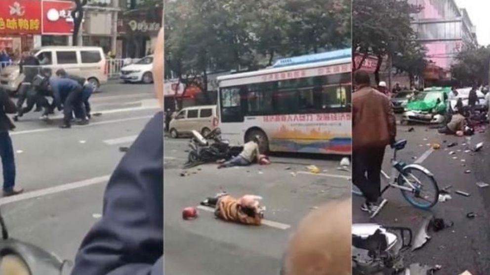 Con un cuchillo amenazó al chofer de un micro y luego atentó contra la multitud. (Captura de video)