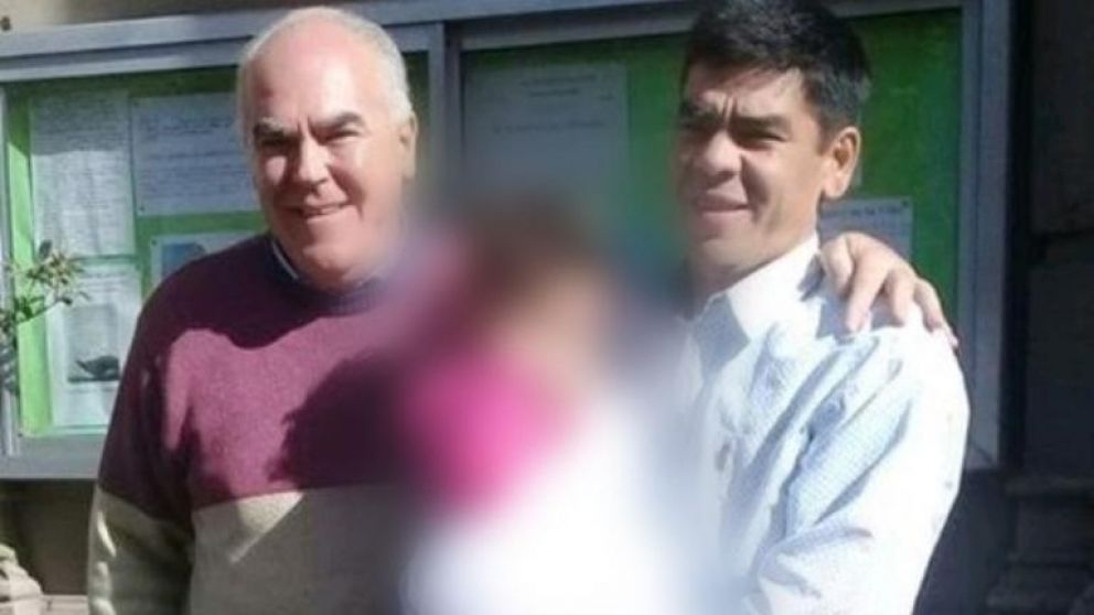 El ex concejal junto a su hijo. (Facebook).