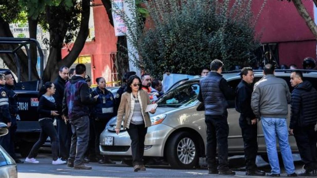 Los investigadores en el lugar del hecho. (Gentileza Cuartoscuro).