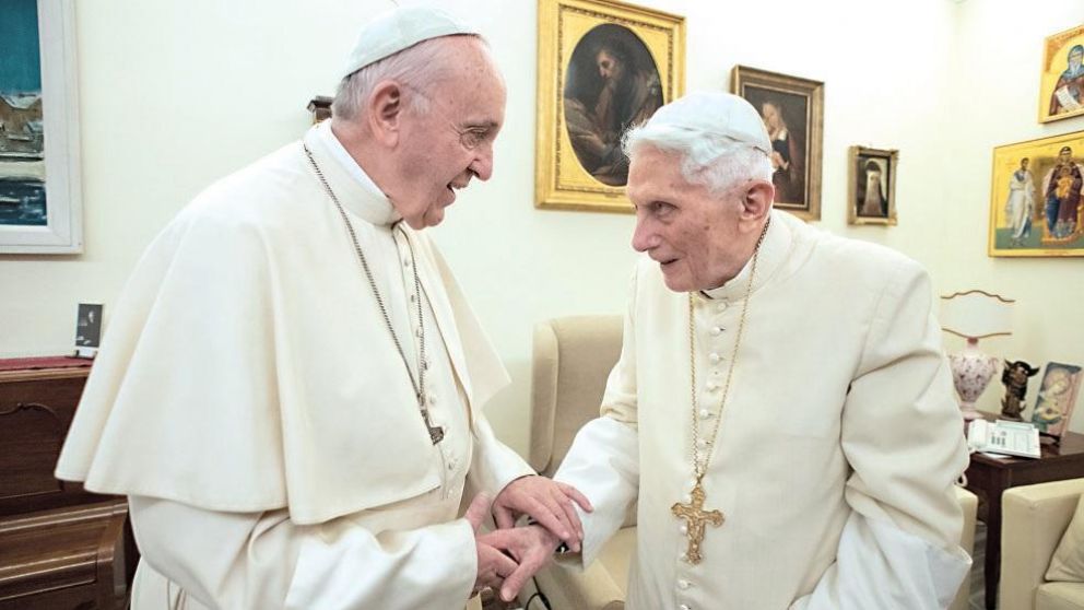 Francisco en la visita a su predecesor, el Papa Benedicto XVI.