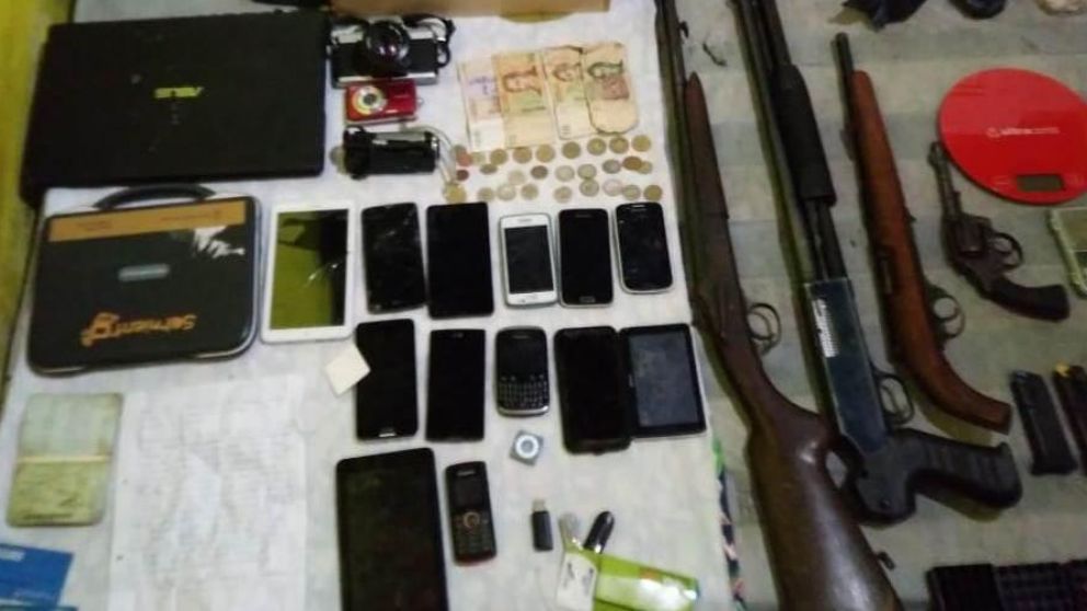 Estos son los elementos secuestrados por la policía.