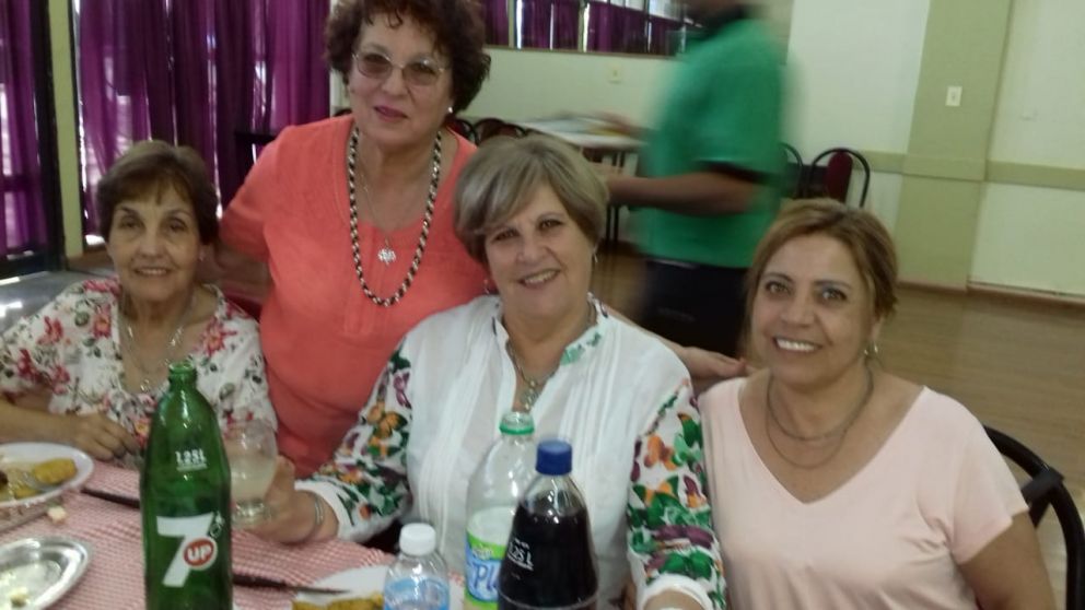 El centro de jubilados reúne a decenas de personas y allí la pasan bárbaro.