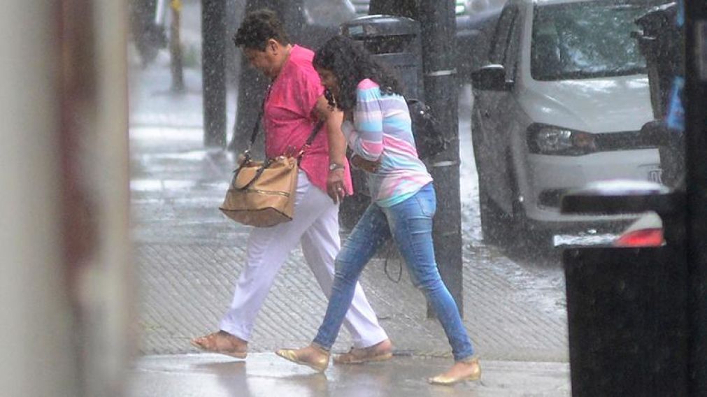 Intensas lluvias se esperan para esta noche. (Jonatan Moreno/Diario Crónica)