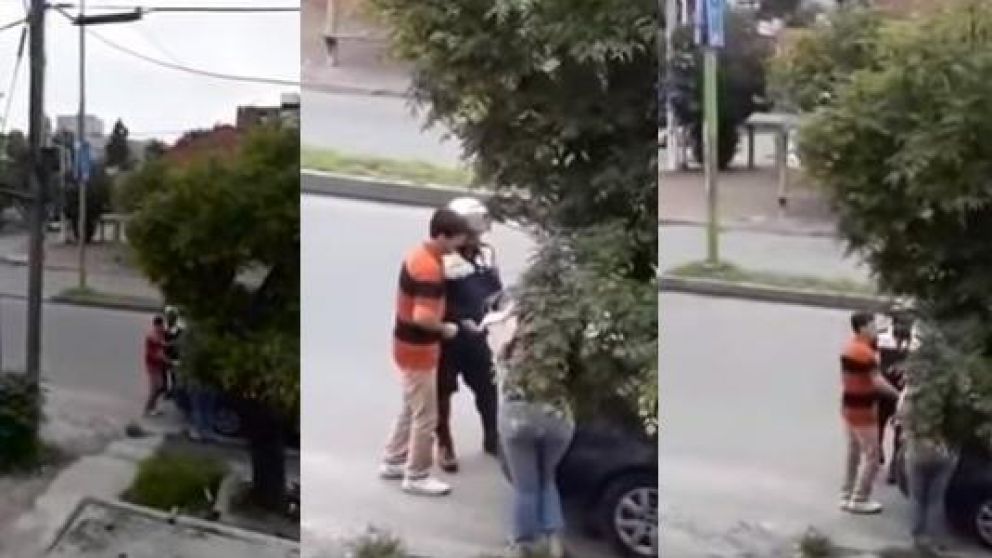Graban a un agente de tránsito recibiendo coimas