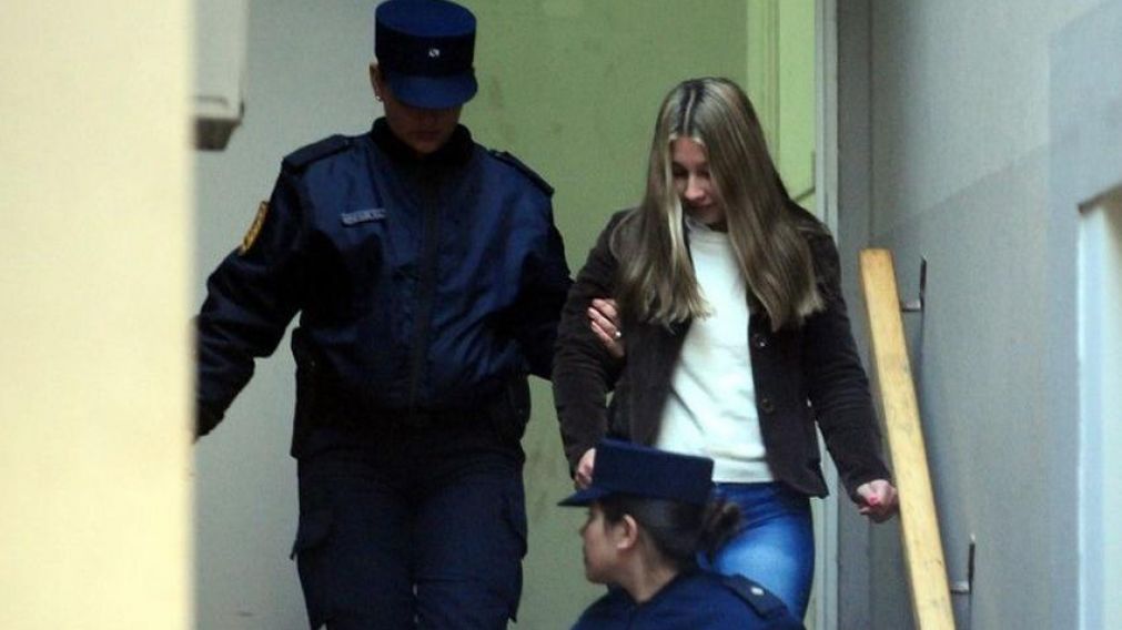 La joven condenada a prisión perpetua por el crimen de su novio, busca la paz en la escritura.