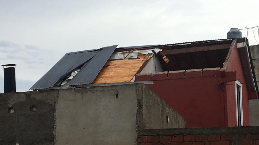 La familia necesita ayuda para reconstruir el hogar. (LaBuenaInfo)