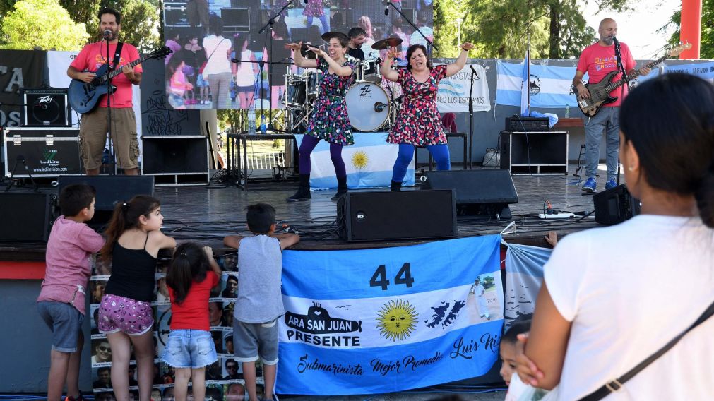 Se realizó un recital en honor a los 44 tripulantes del ARA San Juan. (Télam)