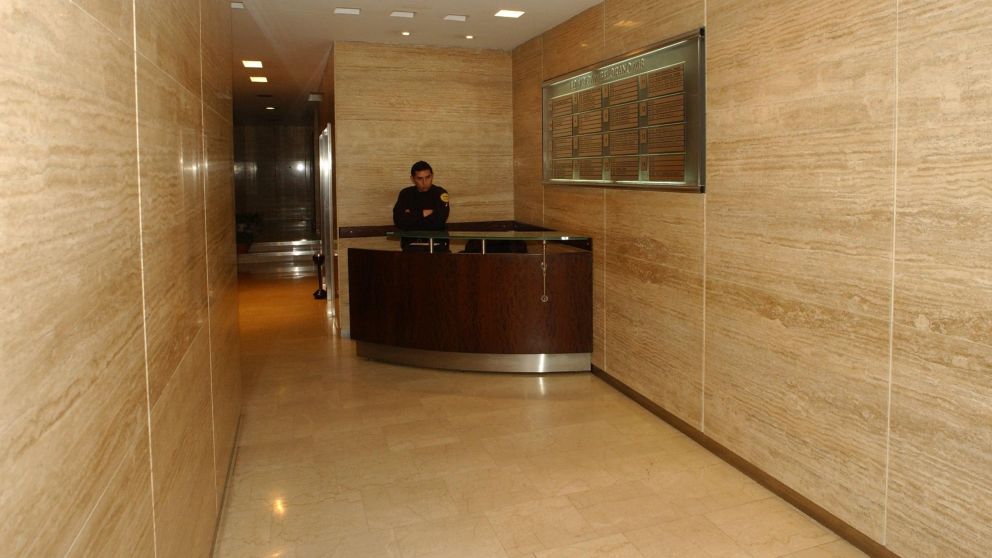 Un hombre publicó el arbolito de su edificio por las fiestas y su reclamo se hizo viral. (Imagen ilustrativa)