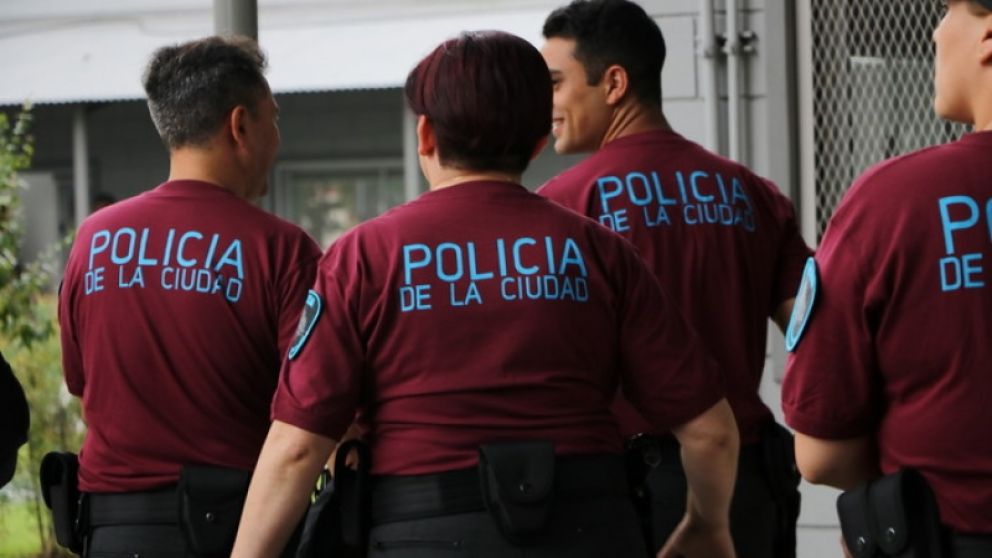 Los agentes, que fueron separados de la fuerza, recibieron una denuncia penal. (Imagen ilustrativa)