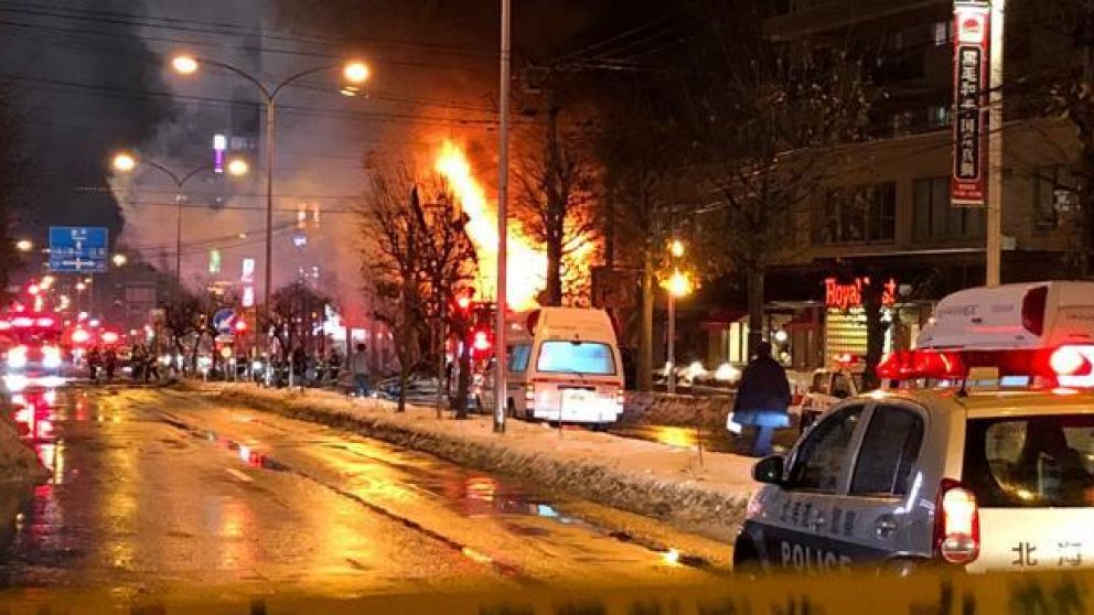 Así se podía ver el local arder en llamas. (REUTERS)