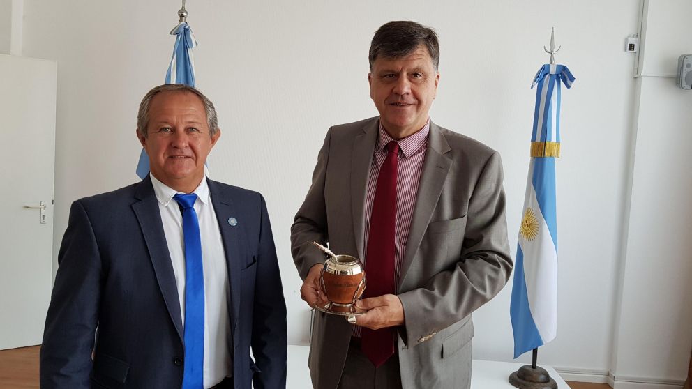 A la derecha, el embajador de Alemania, Edgardo Malaroda