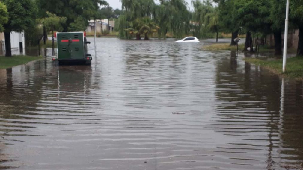 Ríos de agua. Así están las calles de Pehuajó. (Gentileza @NicoPerez05)