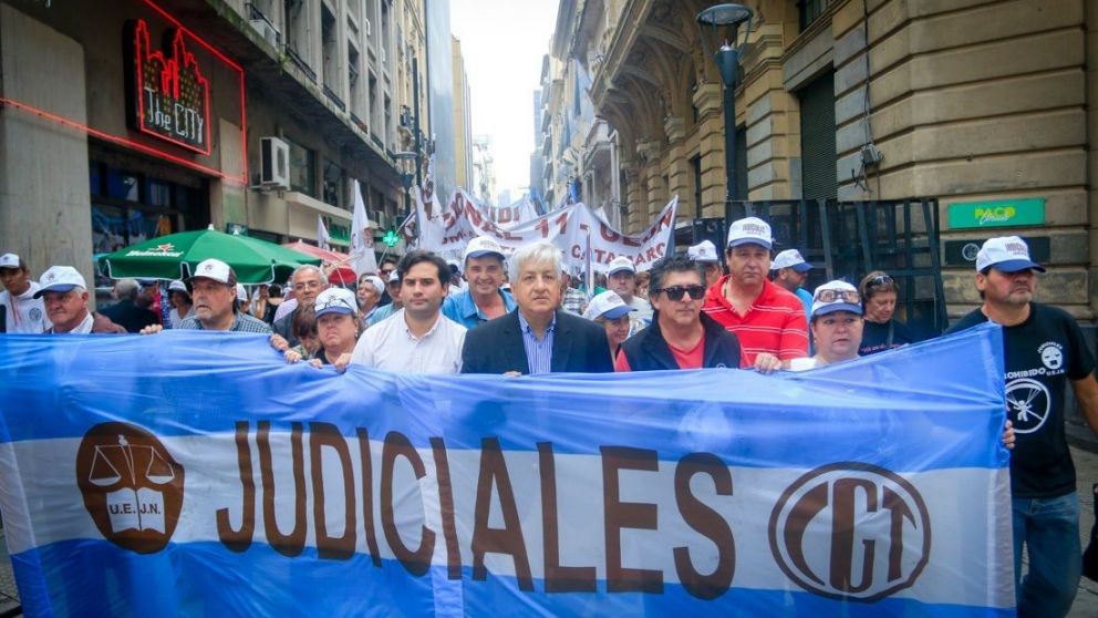 También paran contra "el ajuste".