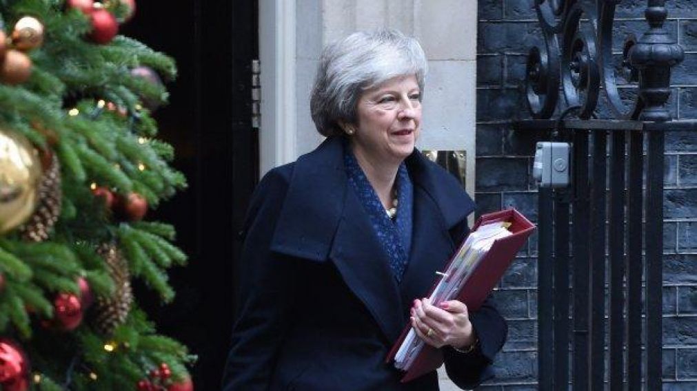 La primera ministra británica anunció que no tiene intención de liderar la campaña eleccionaria.