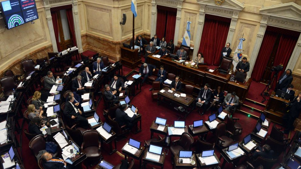 También se trata la rebaja de impuestos a cooperativas y mutuales.